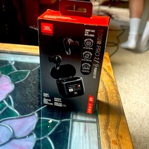 JBL LIVE TOUR PRO 2 earbuds